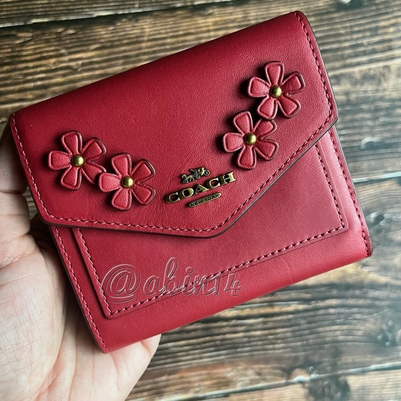 NWT Coach Wyn Glovetanned Leather Wallet - Picture 2 of 6